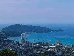 View of hotel area and coastline with beach and ocean in background