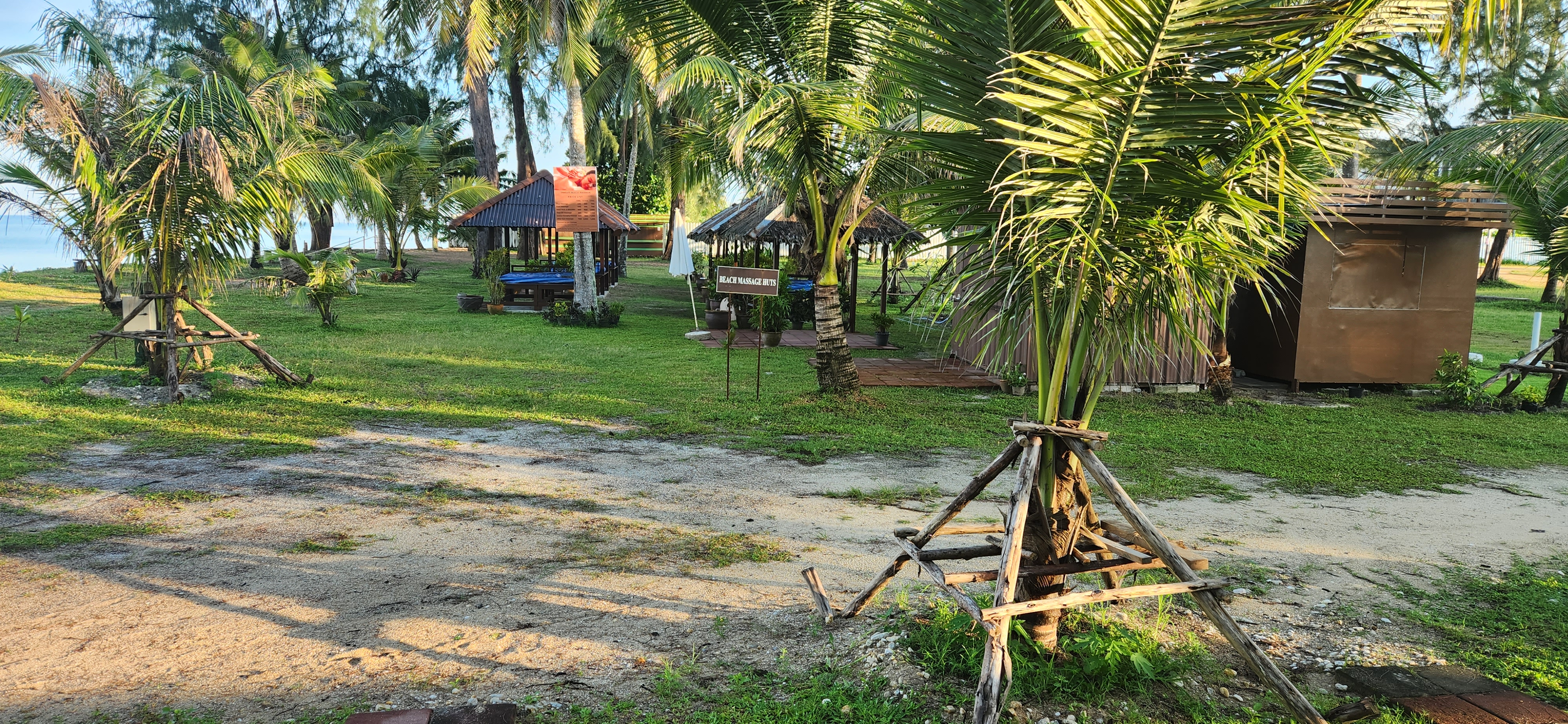 Thai Life Resort Garden & Pond