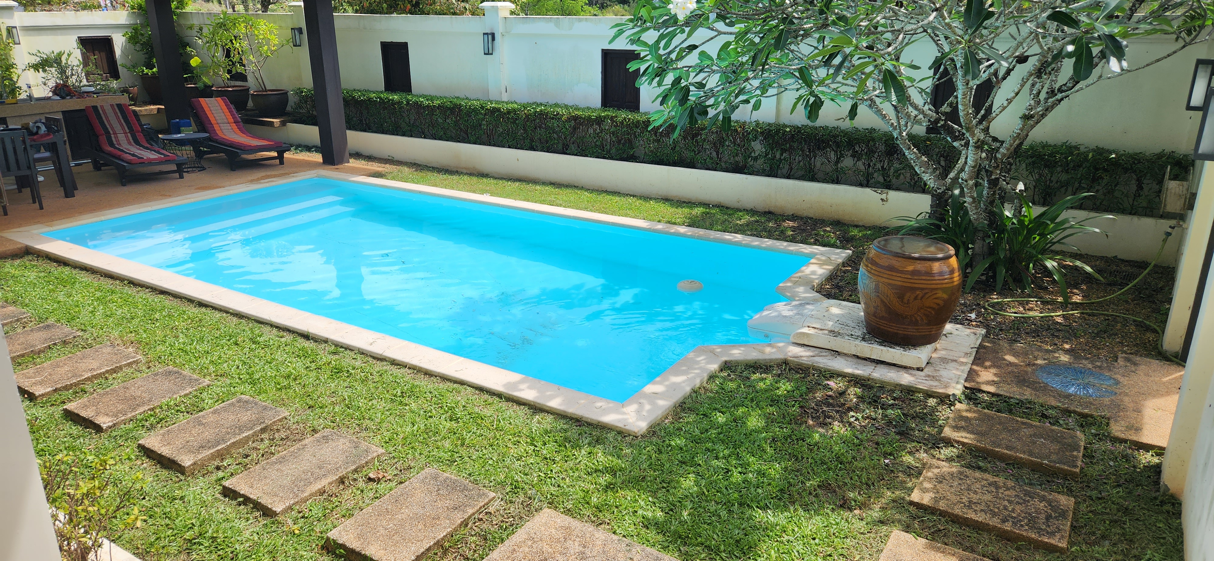 Thai Life Beach House Pool & Garden