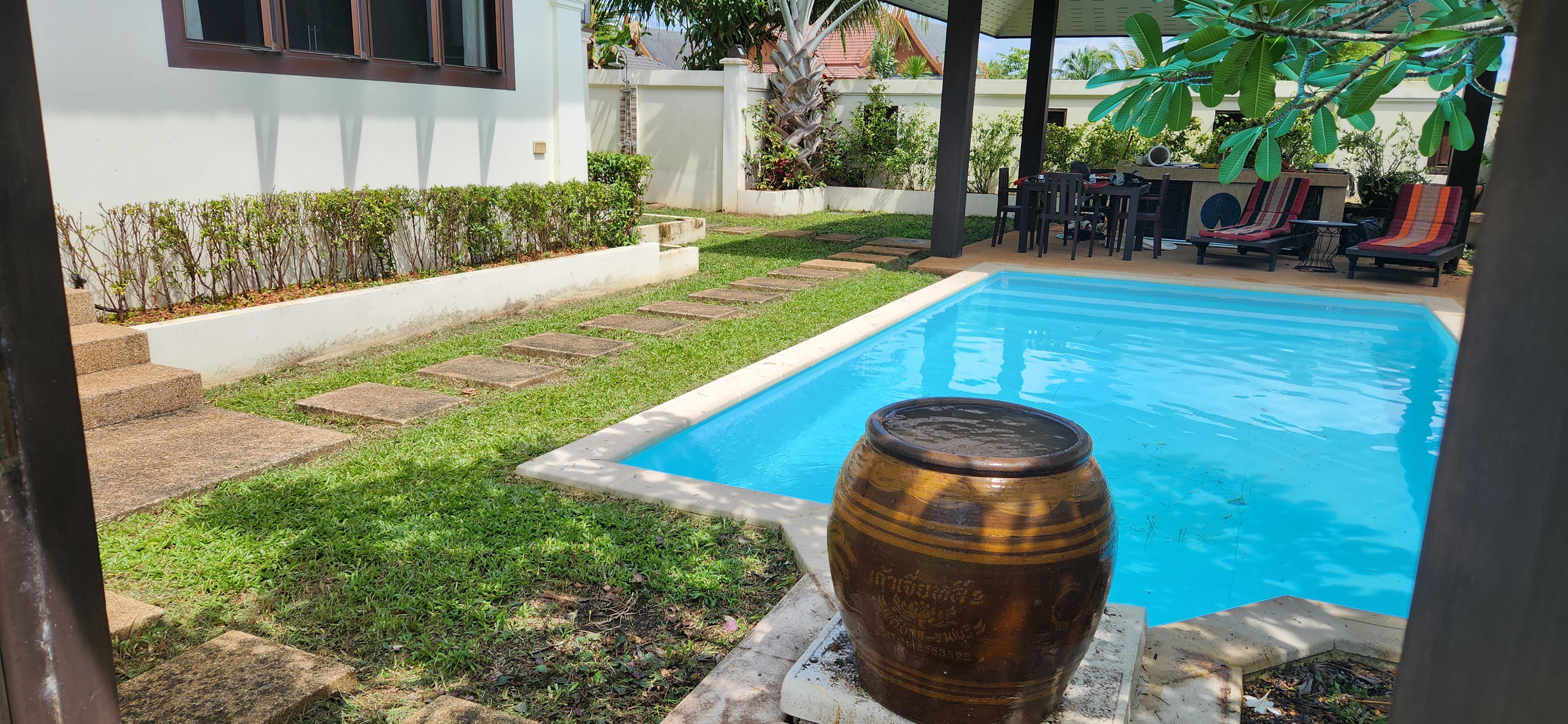 Thai Life Beach House Pool & Courtyard