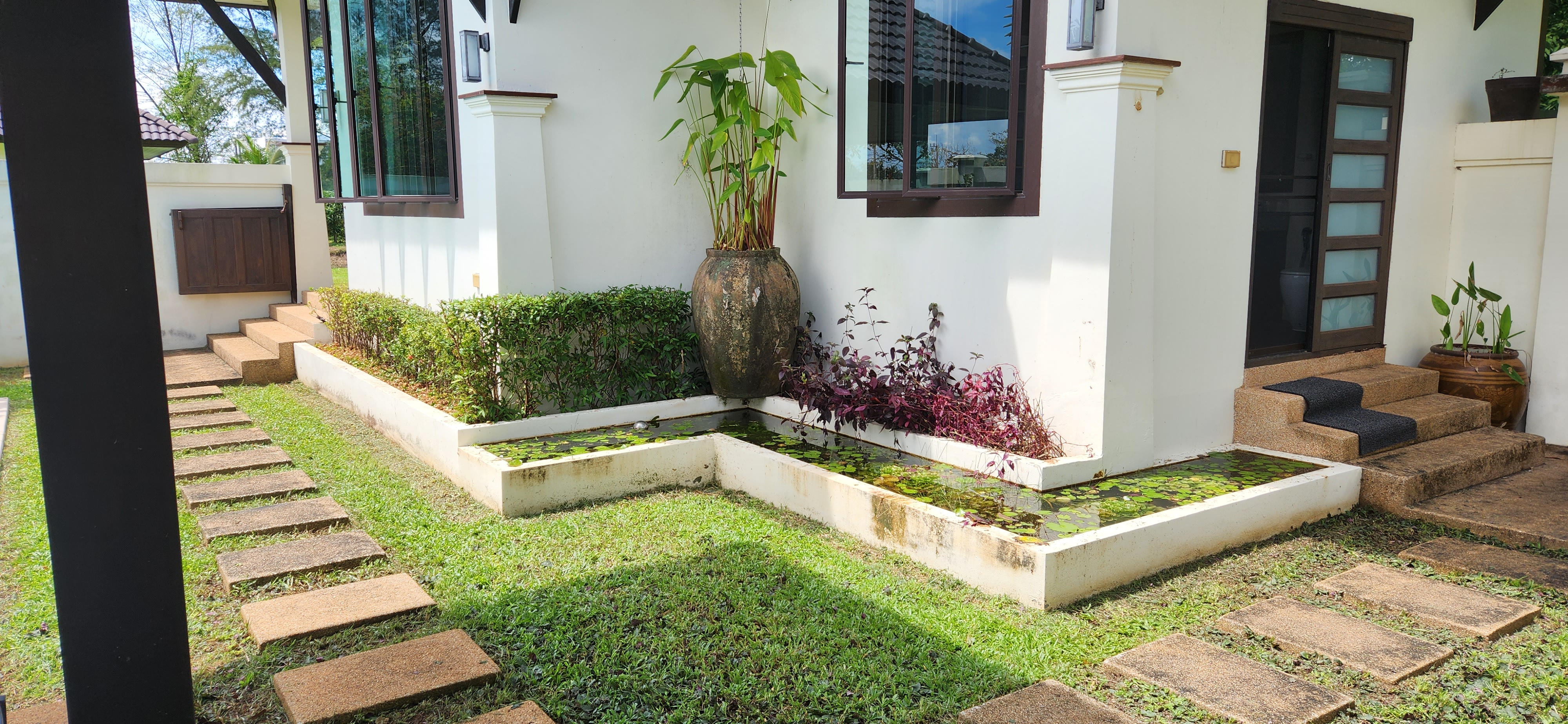 Thai Life Beach House Poolside Exterior