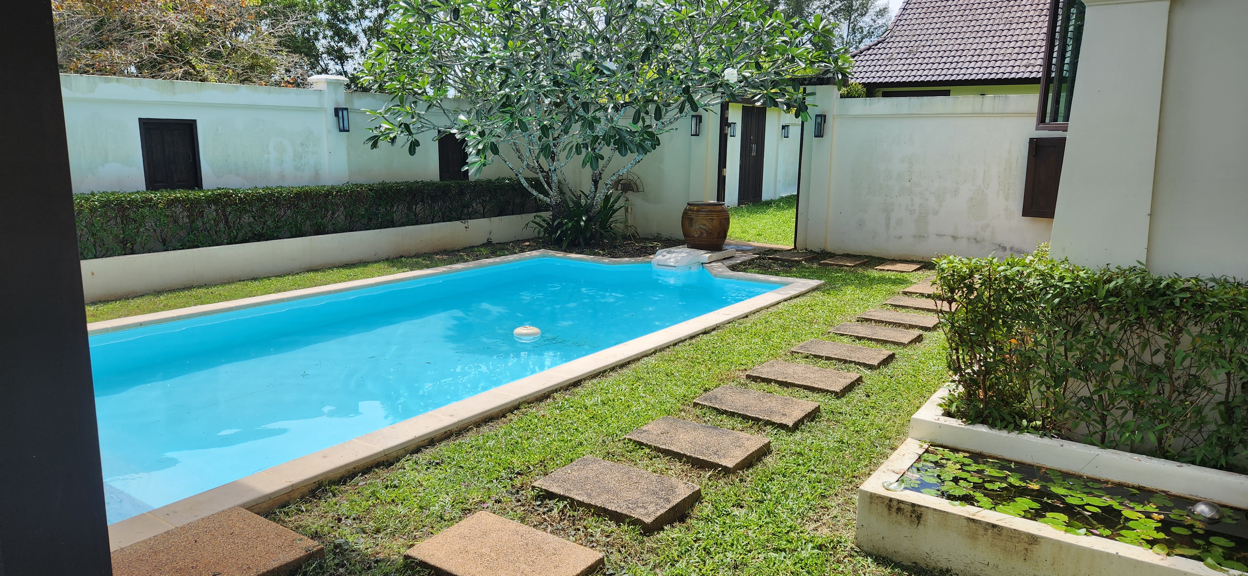 Thai Life Beach House Poolside Garden Path