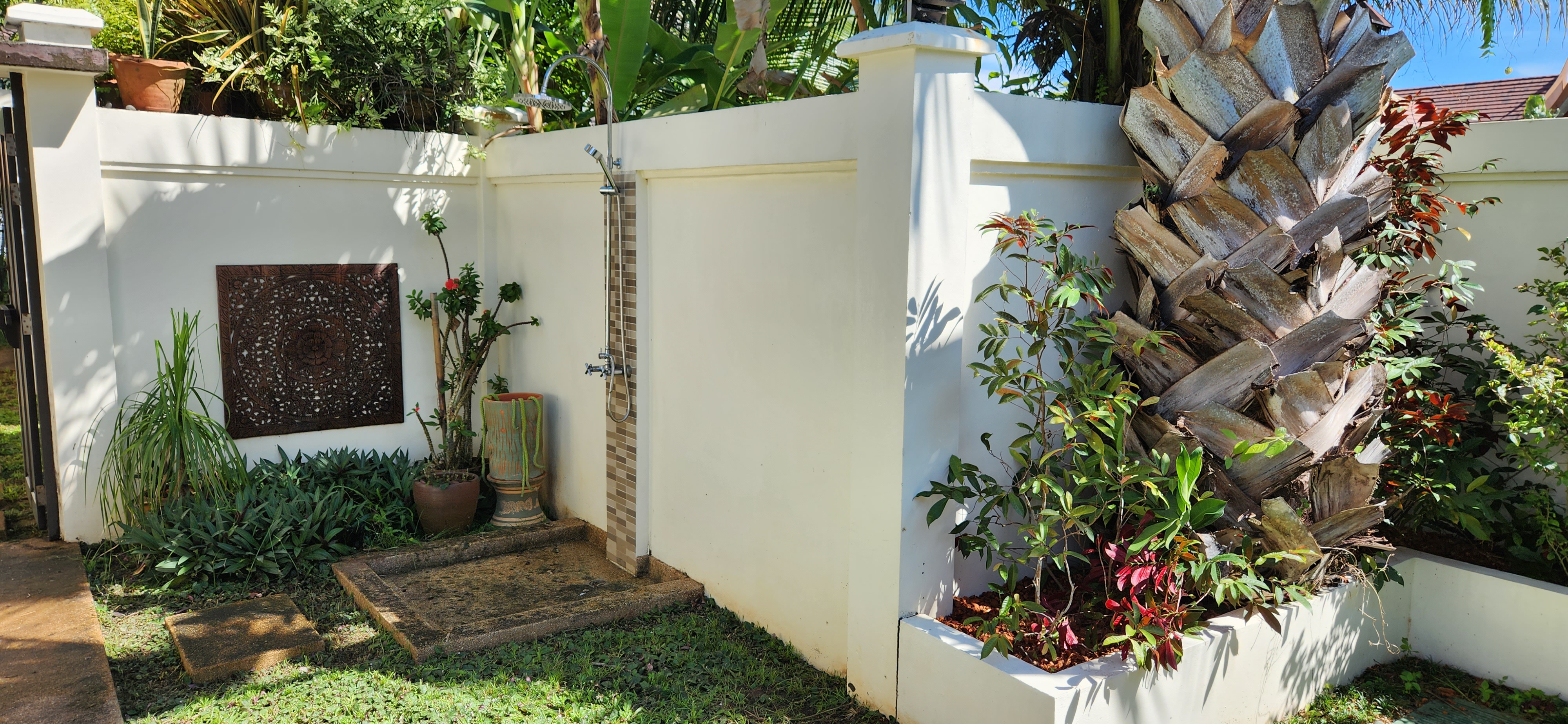 Thai Life Beach House Garden Exterior
