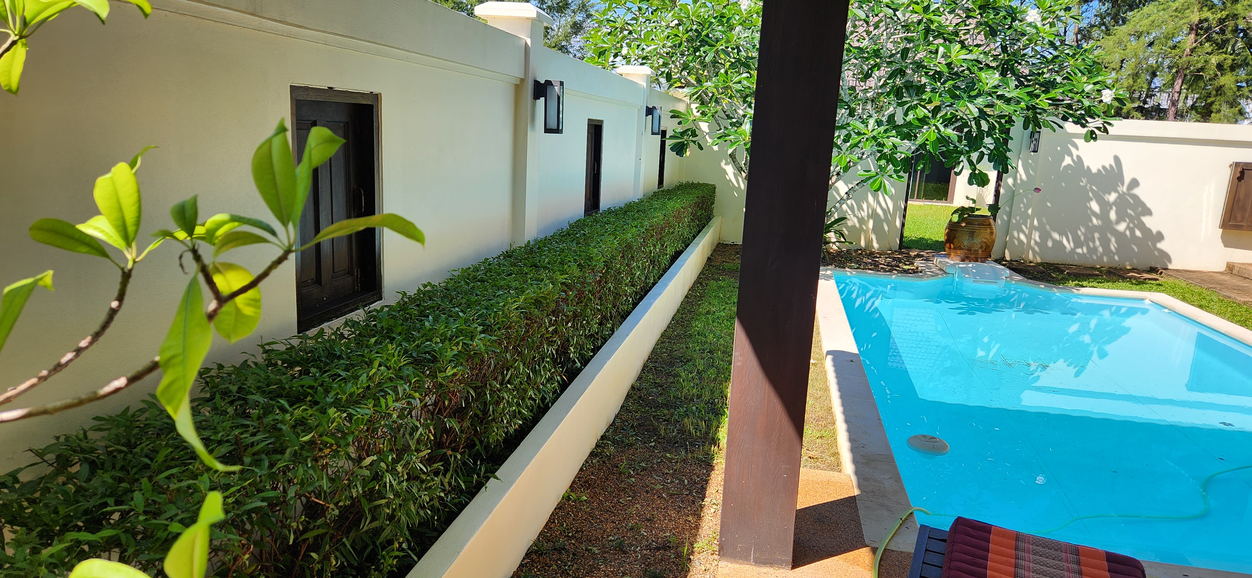Thai Life Beach House Poolside Path