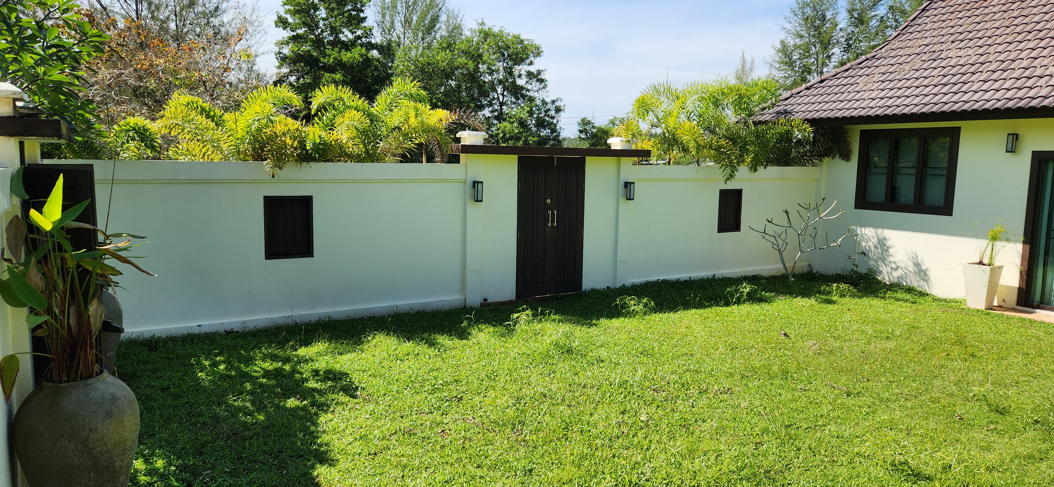 Thai Life Beach House Lawn & Villa Exterior