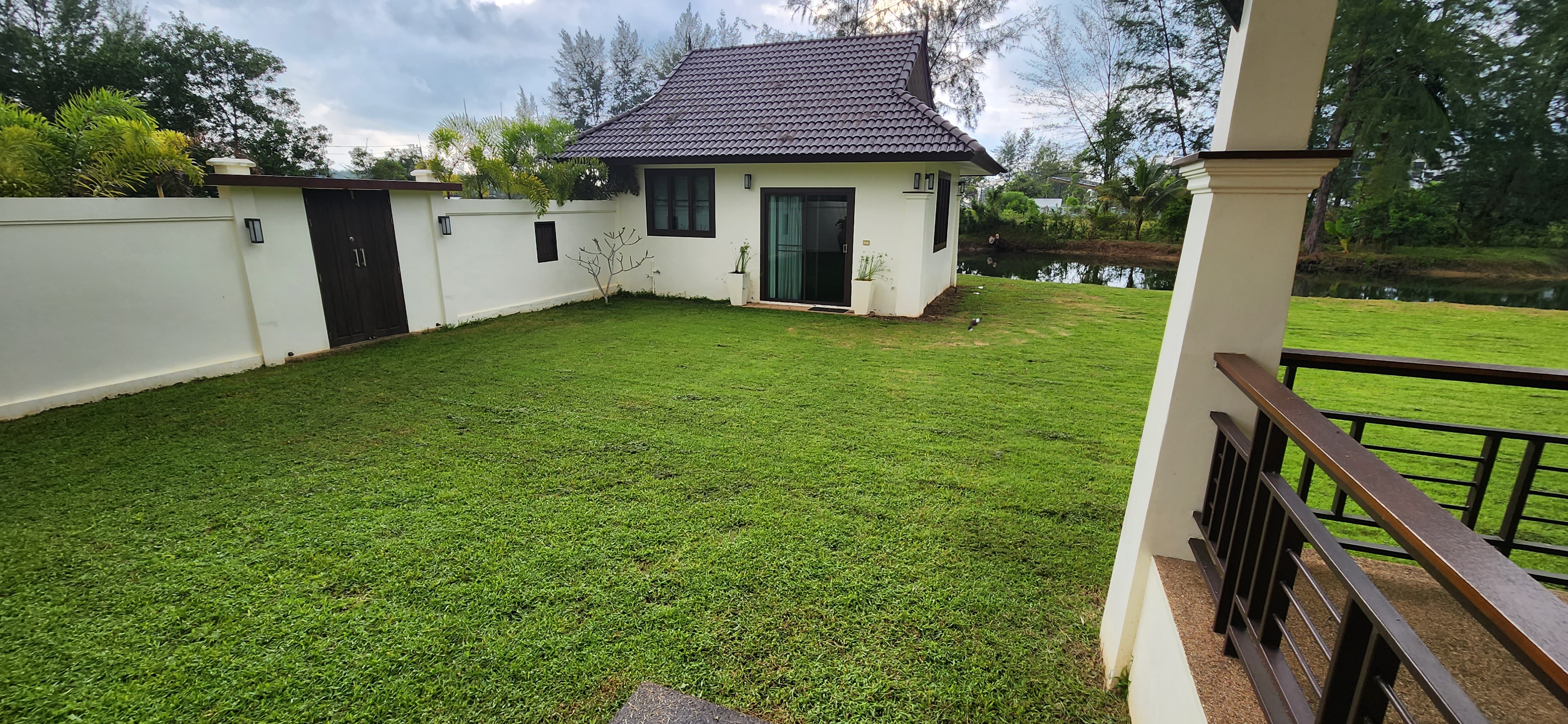 Thai Life Beach House Lawn & Side Garden