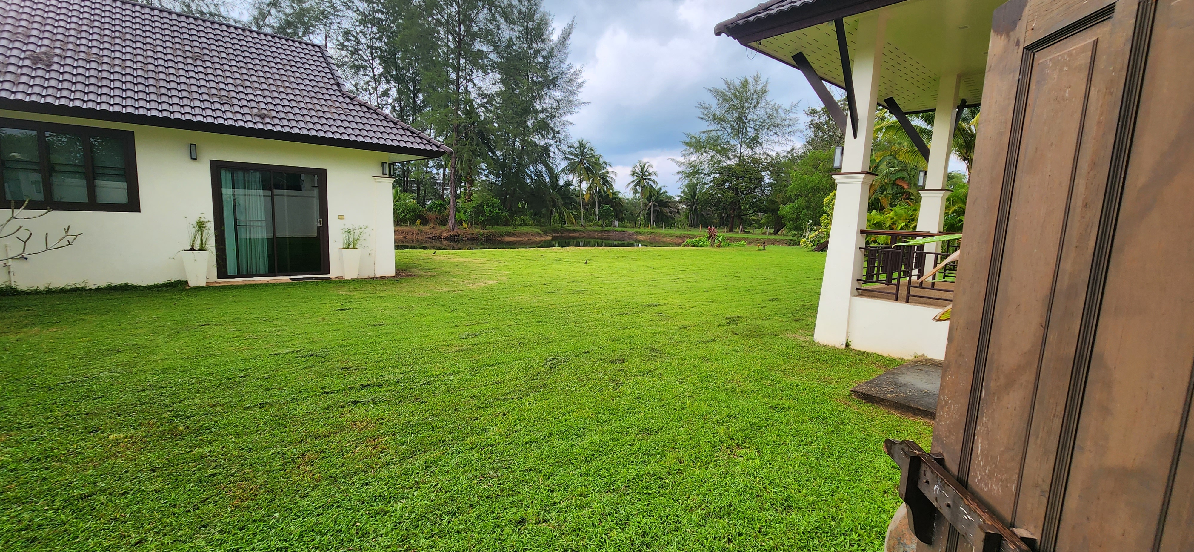 Thai Life Beach House Green Lawn & Residence