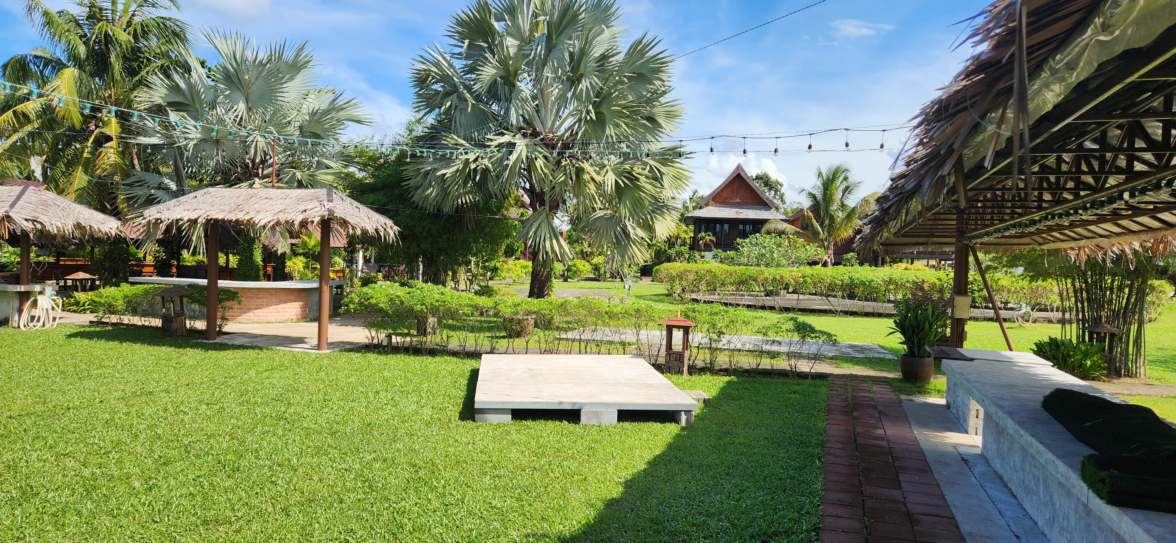 Thai Life Beach House Garden Path