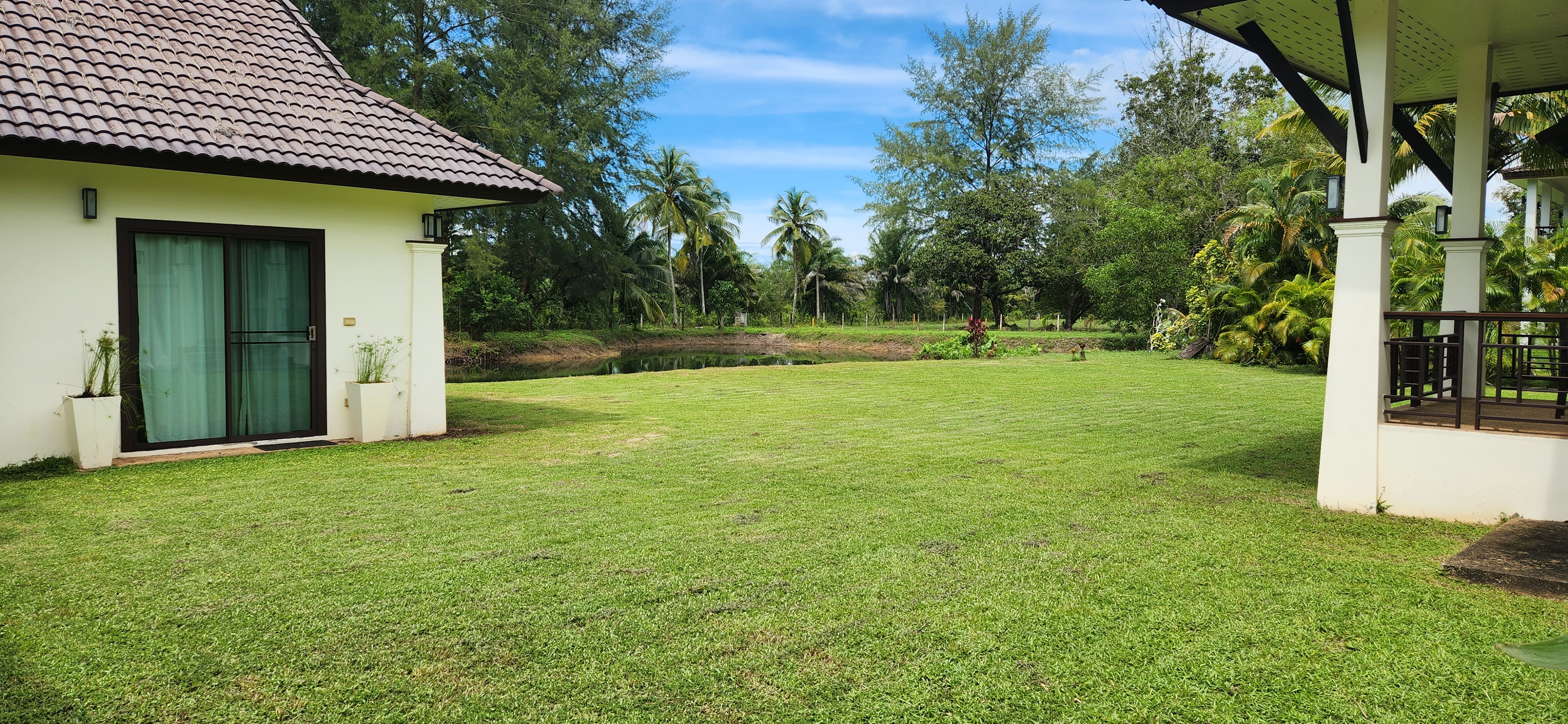 Thai Life Beach House Lawn & Residence