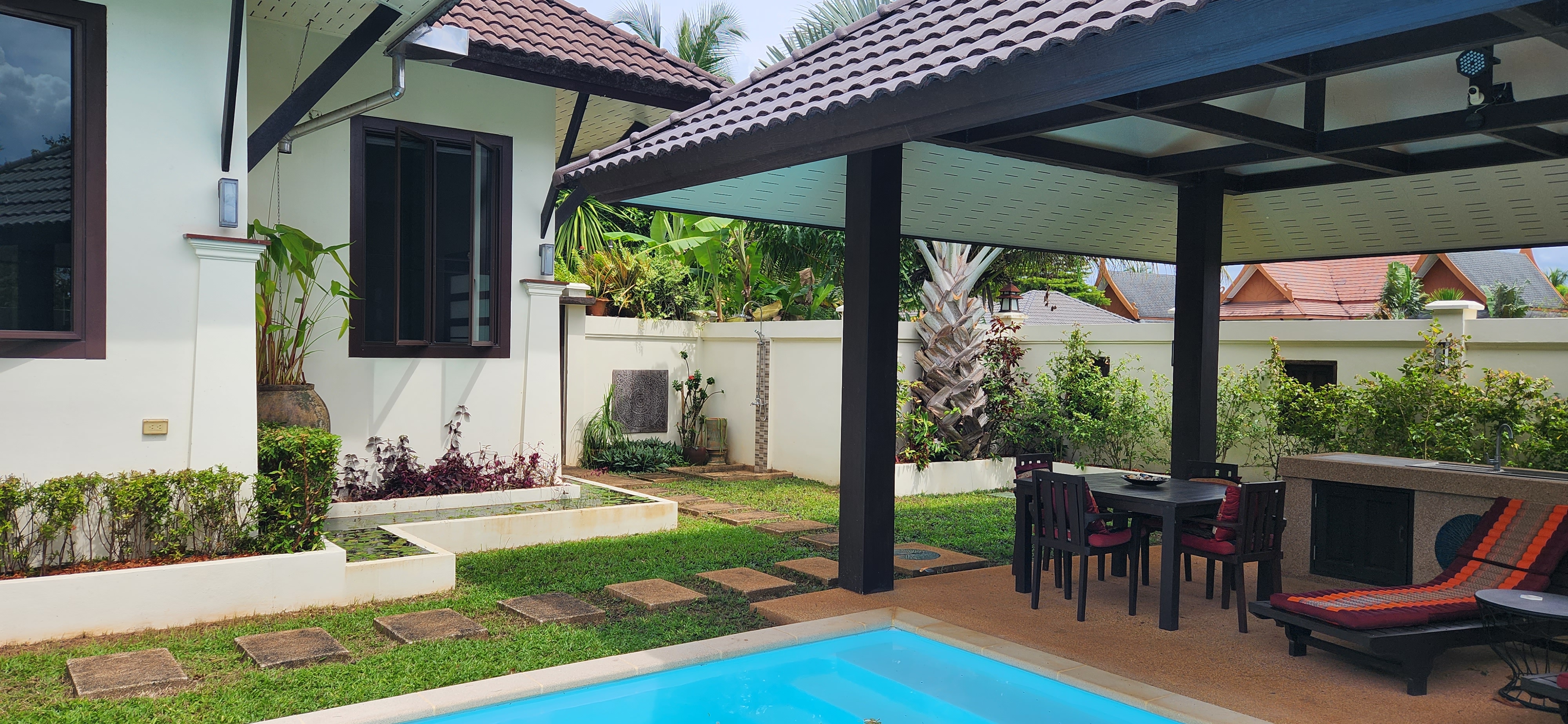 Thai Life Beach House Pool & Covered Dining
