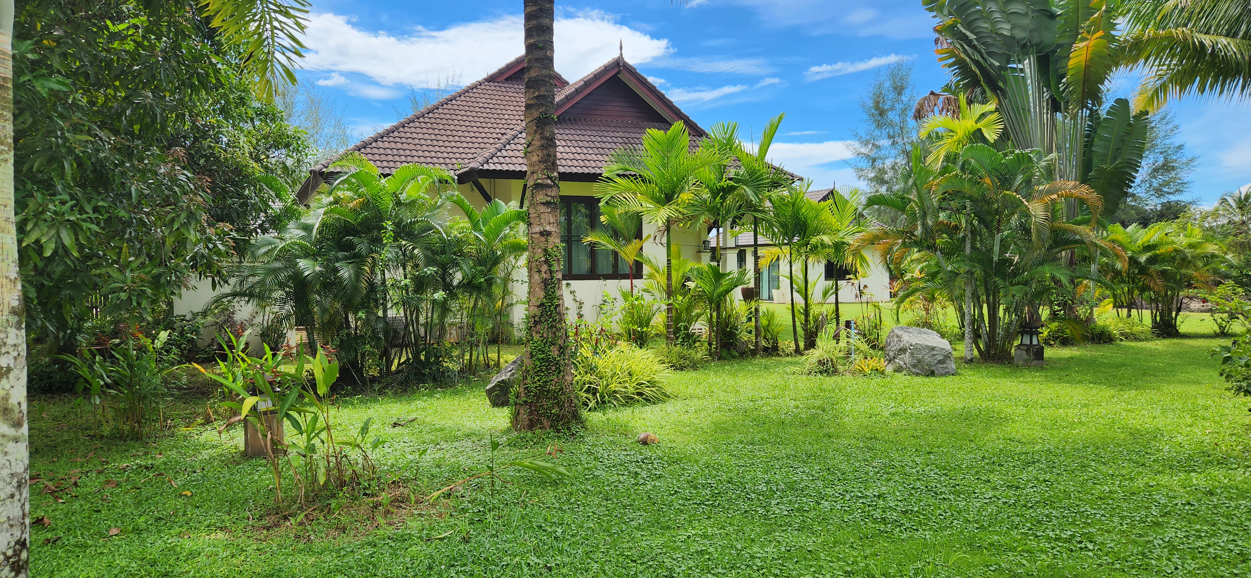 Thai Life Beach House Tropical Garden & Pavilion