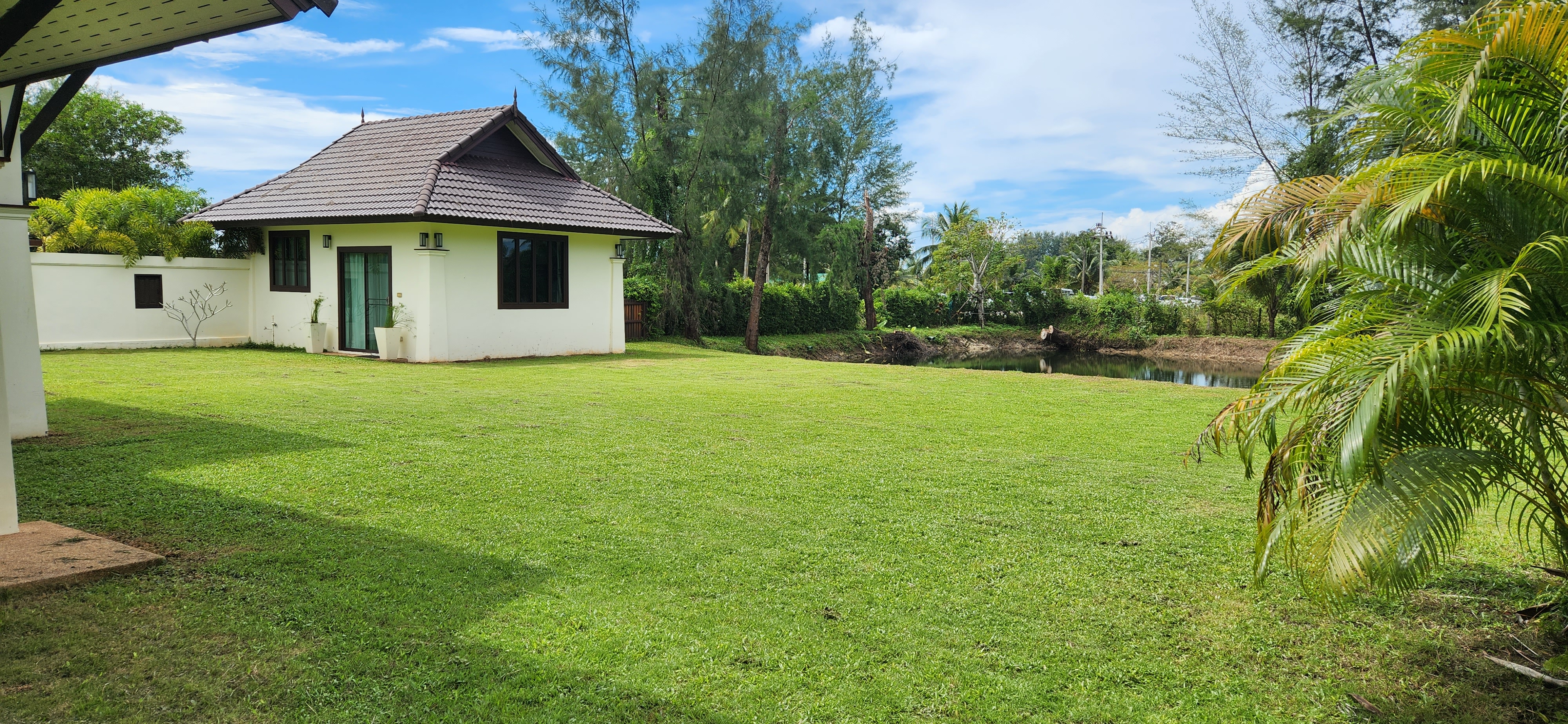 Thai Life Beach House Green Lawn & Villa