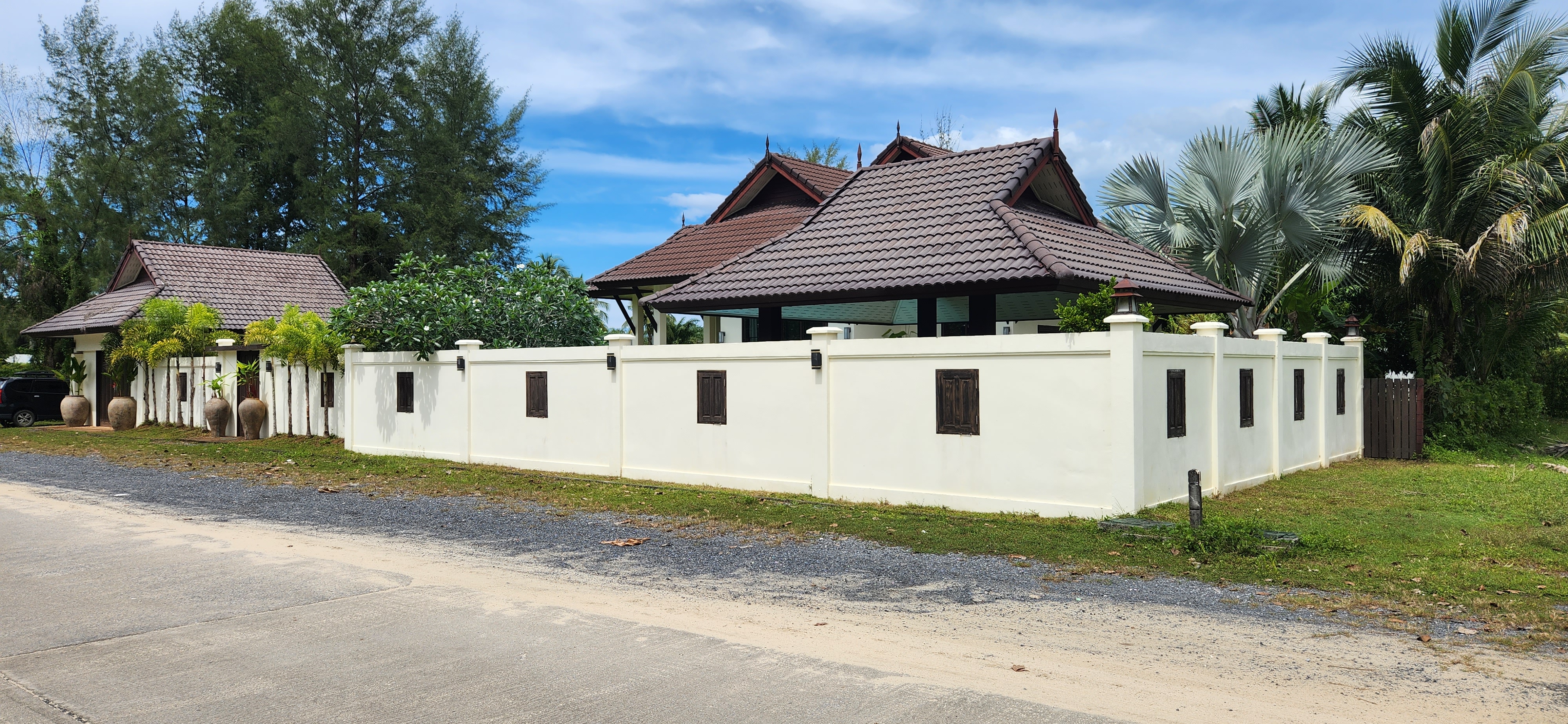 Thai Life Beach House Front Boundary & Driveway
