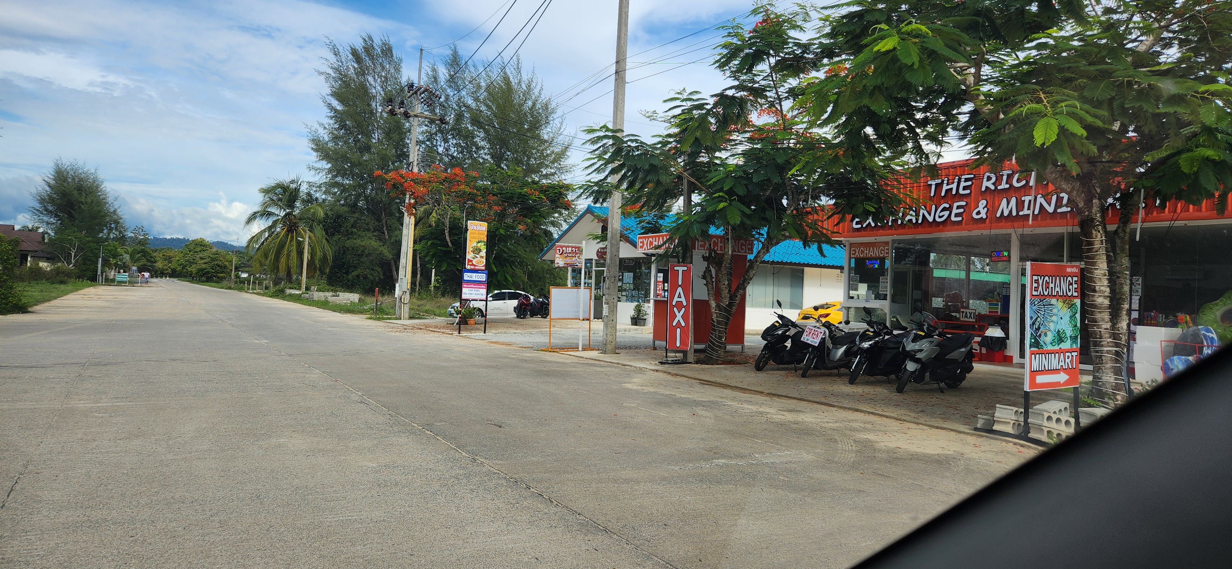 Bang Muang Roadside Shops