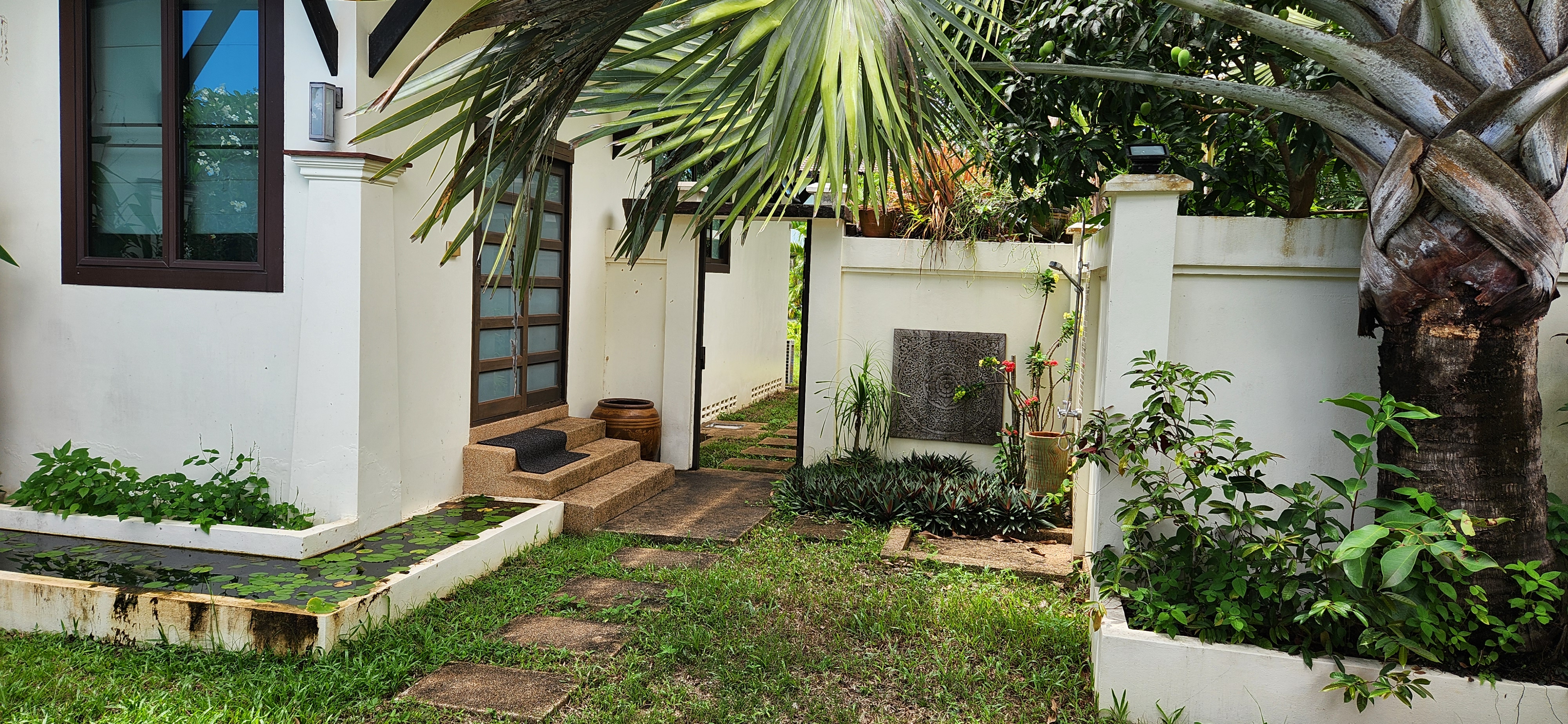 Thai Life Beach House Exterior