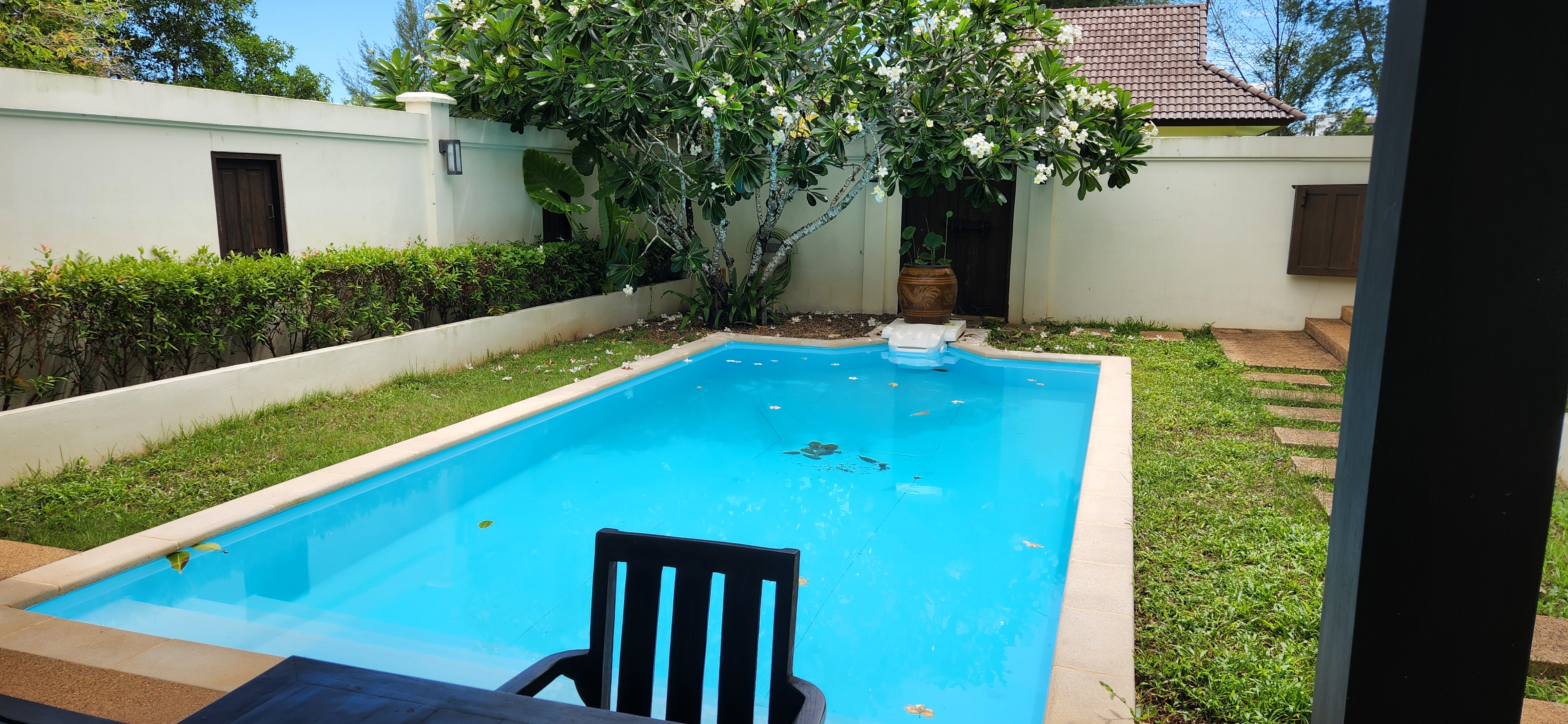 Thai Life Beach House Pool & Garden — April 2025