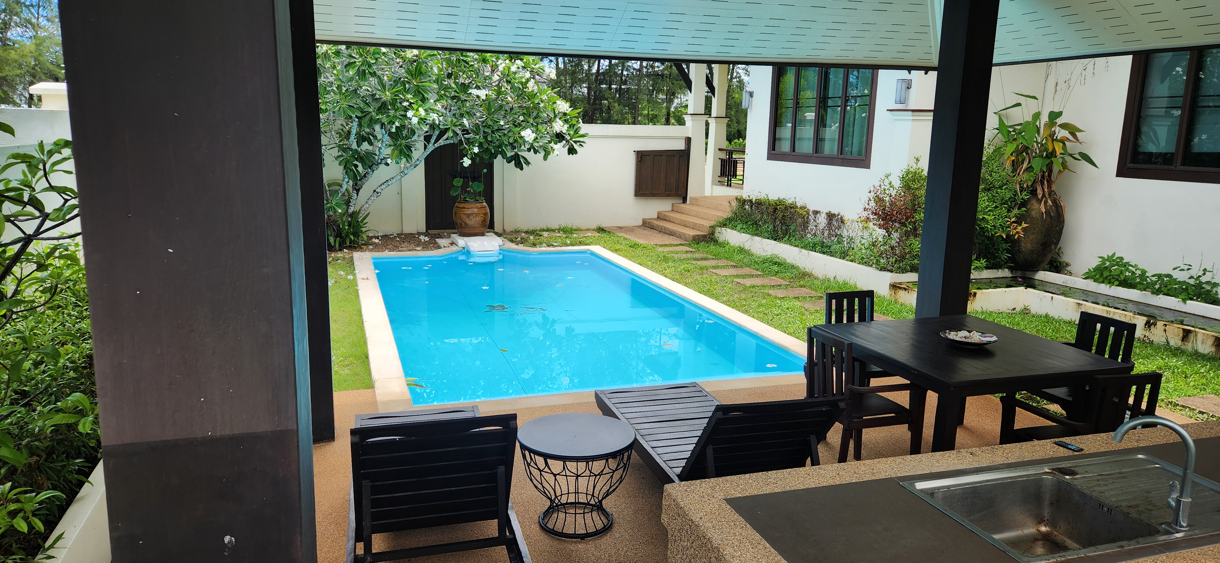 Thai Life Beach House Poolside Dining — April 2025