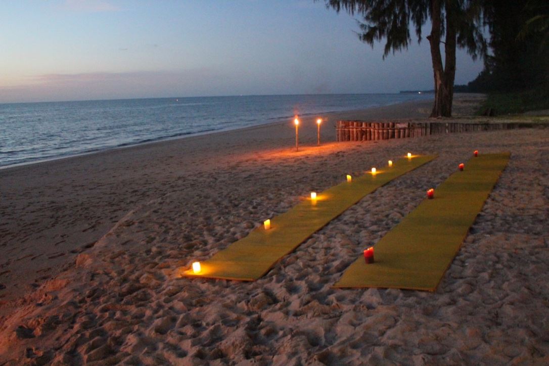 Beachfront Property With Candlelit Setup - ThaiLife Beach House Khao Lak
