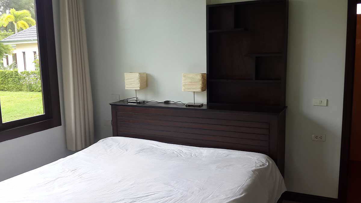 Bedroom With Large Window And Wooden Furniture - ThaiLife Beach House Khao Lak