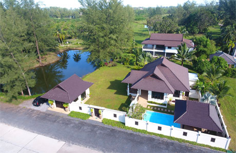 Luxury Residence With Pool And Garden
