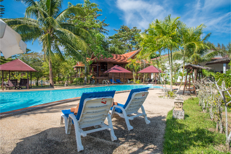 Resort Poolside Lounge Chairs Tropical - ThaiLife Beach House Khao Lak