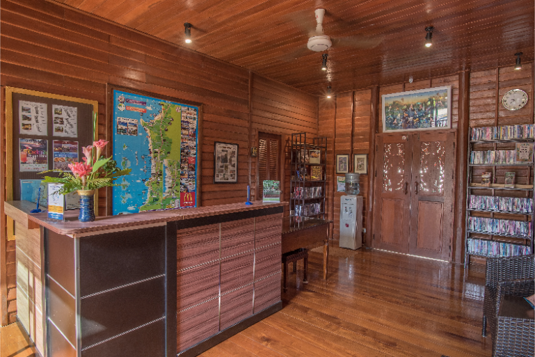 Resort Wooden Reception Desk Lounge - ThaiLife Beach House Khao Lak