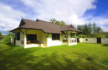 Single Family Home Large Yard Garden - ThaiLife Beach House Khao Lak