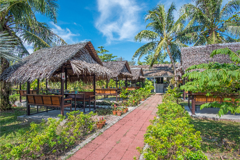 Outdoor Tropical Resort Dining Area - ThaiLife Meditation & Wellness Resort