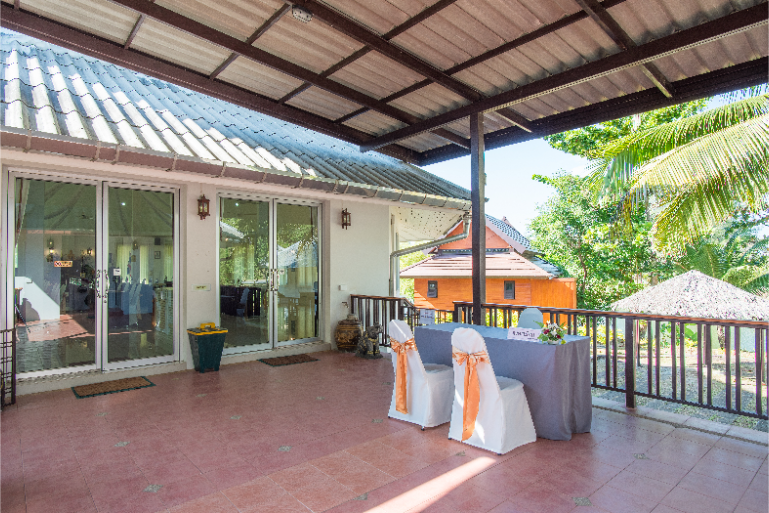 Resort Balcony Meeting Table Chairs - ThaiLife Meditation & Wellness Resort