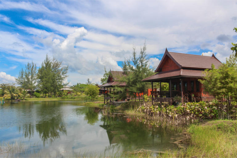 Traditional Thai Resort Lakeview Cottages B4 - ThaiLife Meditation & Wellness Resort