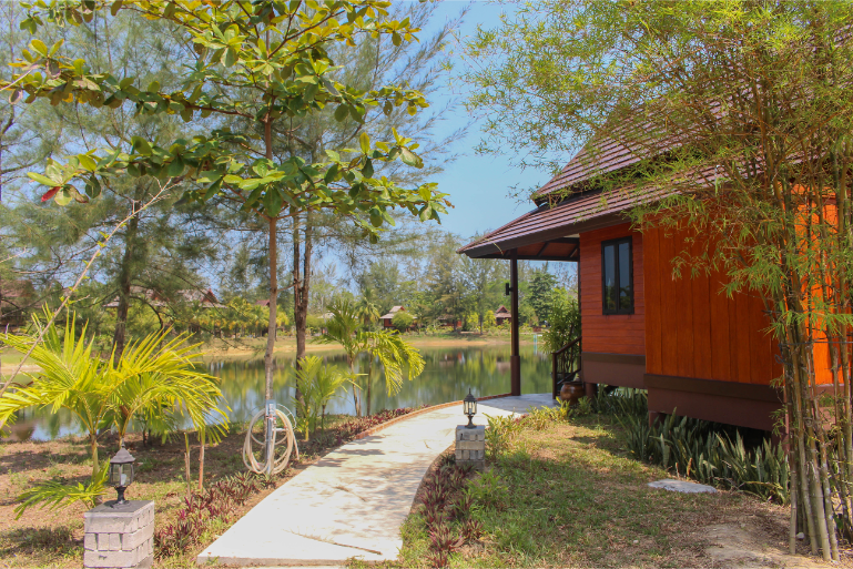 Traditional Wooden Villa Resort Lake View B4